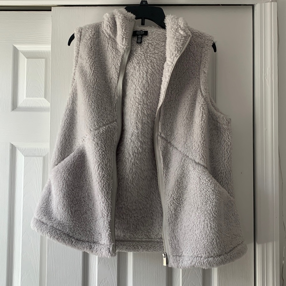 Light gray fuzzy zip up vest